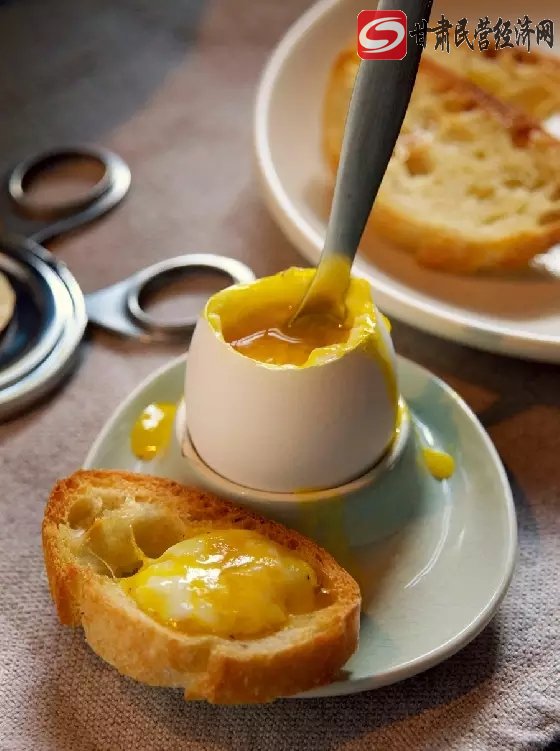 鸡蛋最洋气的吃法：看完你还忍得住吗?